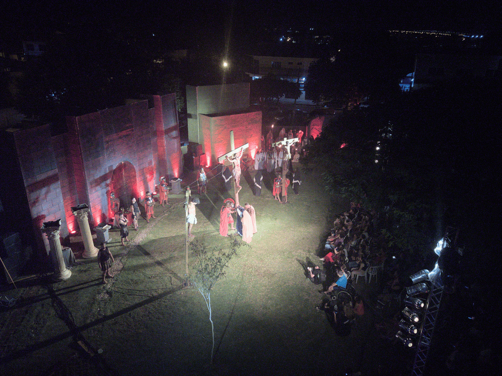 Paixão de Cristo emociona fiéis e marca estreia histórica em Sarandi